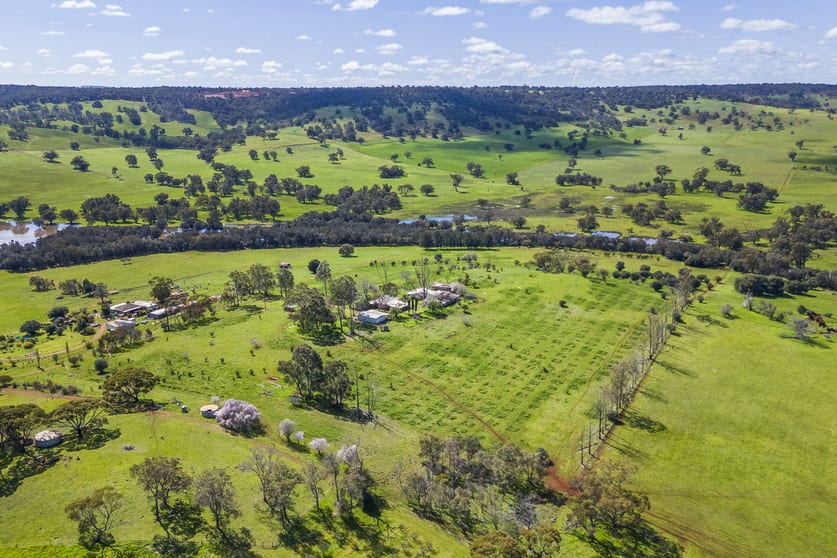 Click to view all images 140 Toy Road Bindoon WA 6502 - Image 3