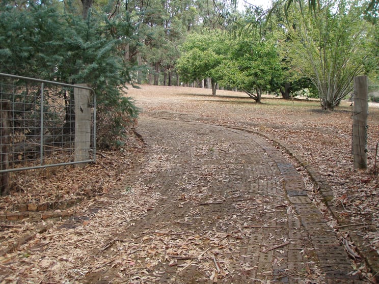 Click to view all images 10 Phillips Rd Karrakup WA 6122 - Image 2