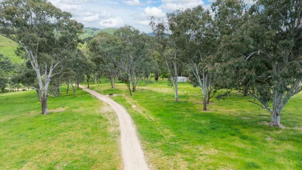 Click to view all images 15 Benzie Lane Sandy Creek VIC 3695 - Image 2