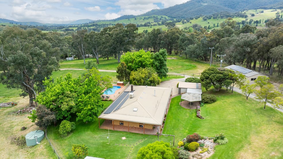 Click to view all images 15 Benzie Lane Sandy Creek VIC 3695 - Image 3