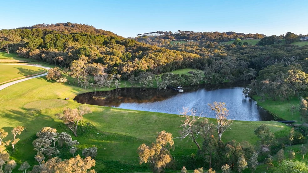 Click to view all images Red Hill VIC 3937 - Image 3
