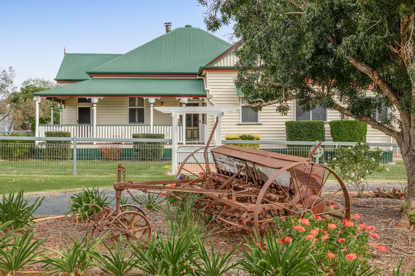Click to view all images 381 Cambooya Connection Road Cambooya QLD 4358 - Image 1