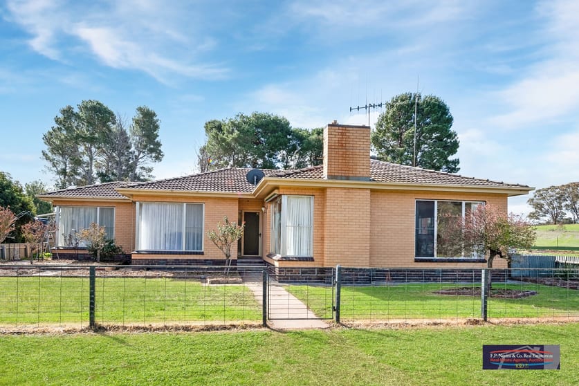 Click to view all images 8 McKean Road Arnold VIC 3551 - Image 1