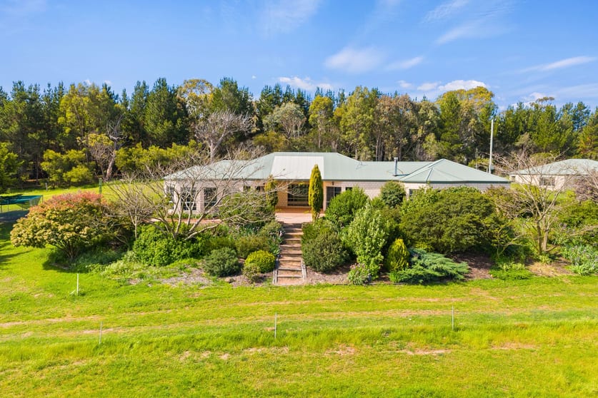 17 Marked Tree Road Gundaroo NSW 2620 - Image 1