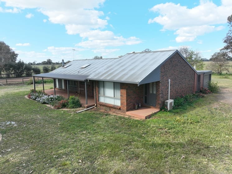Click to view all images 1000 Minchin Road Mooroopna North VIC 3629 - Image 3