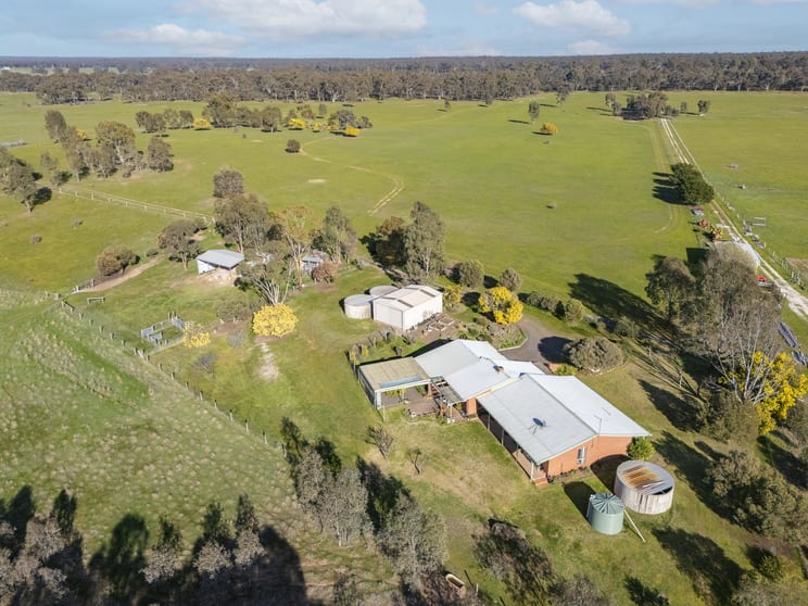Click to view all images 474 Carisbrook - Eddington Road Carisbrook VIC 3464 - Image 1