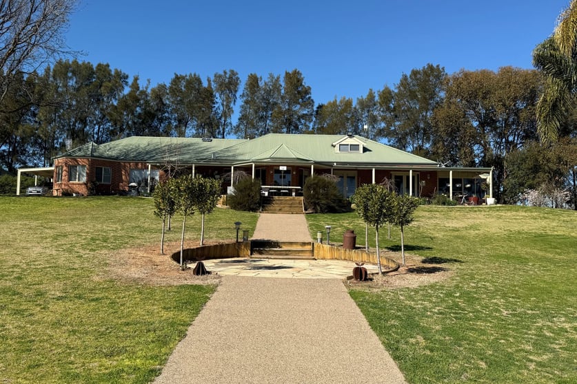 Click to view all images 100 Cemetery Road Cobram VIC 3644 - Image 3