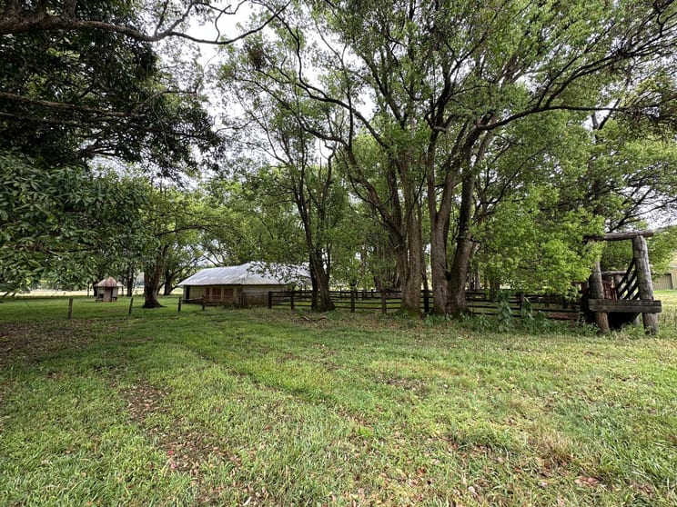 Click to view all images 104 Old Bangalow Road Tintenbar NSW 2478 - Image 3