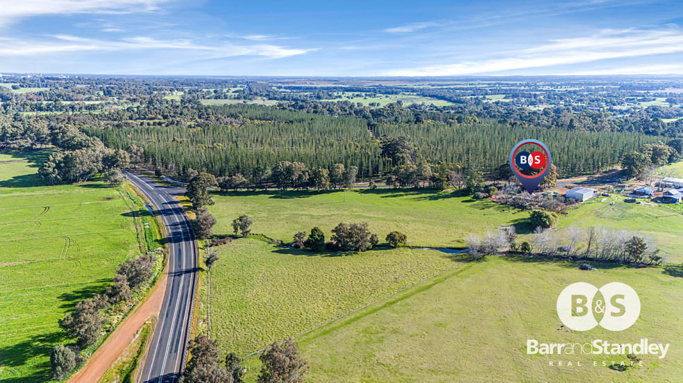 Click to view all images 32 James Road Hamel WA 6215 - Image 2