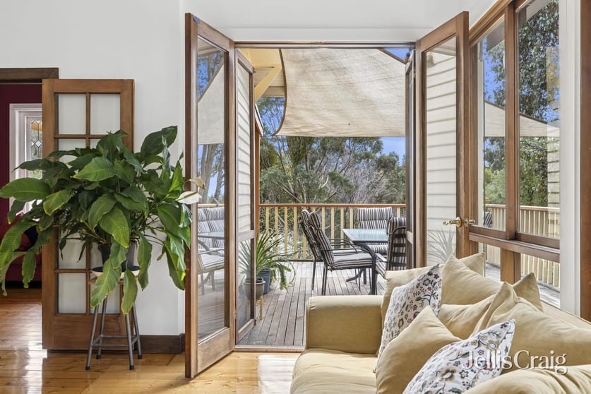 Click to view all images 136 Sarah Court Elphinstone VIC 3448 - Image 2