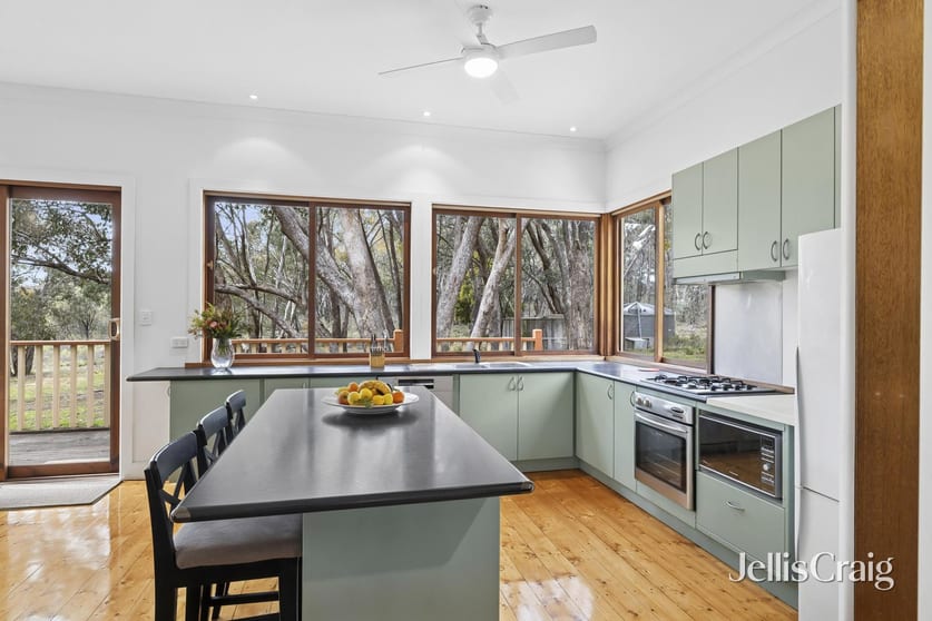 Click to view all images 136 Sarah Court Elphinstone VIC 3448 - Image 3