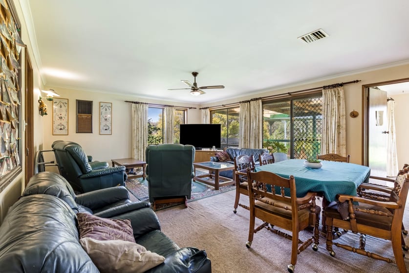 Click to view all images 149 Mas Lane Marong VIC 3515 - Image 2