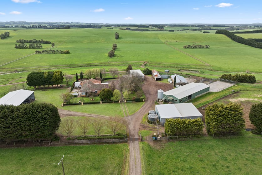Click to view all images 355 Cobden-Stonyford Road Cobden VIC 3266 - Image 3
