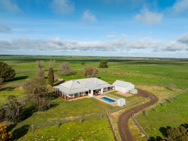 Click to view all images 1972 Skipton Road Stockyard Hill VIC 3373 - Image 1