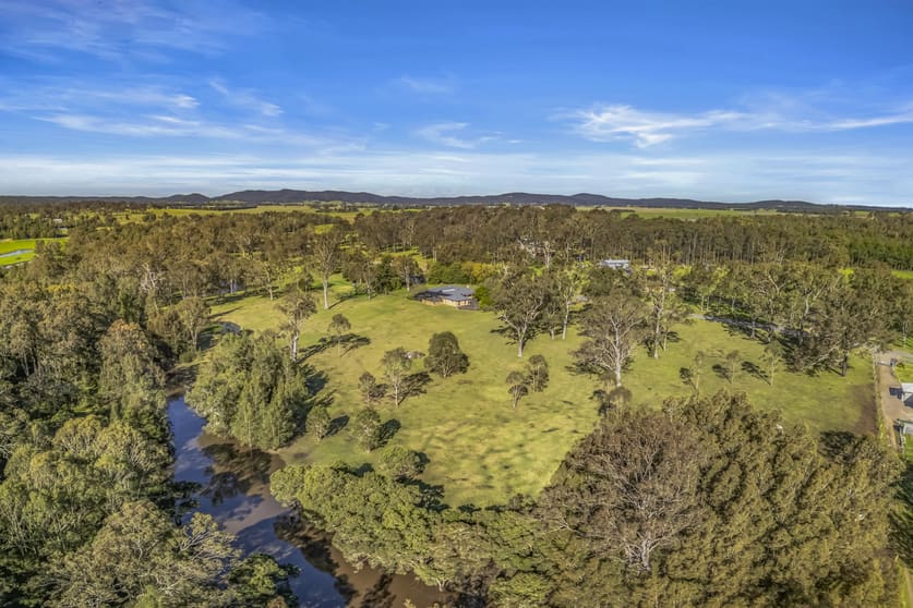 Click to view all images 4 Alexander Drive Seaham NSW 2324 - Image 2