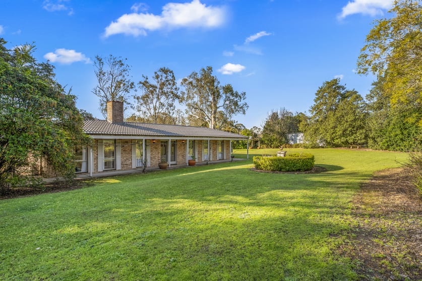 Click to view all images 4 Alexander Drive Seaham NSW 2324 - Image 1
