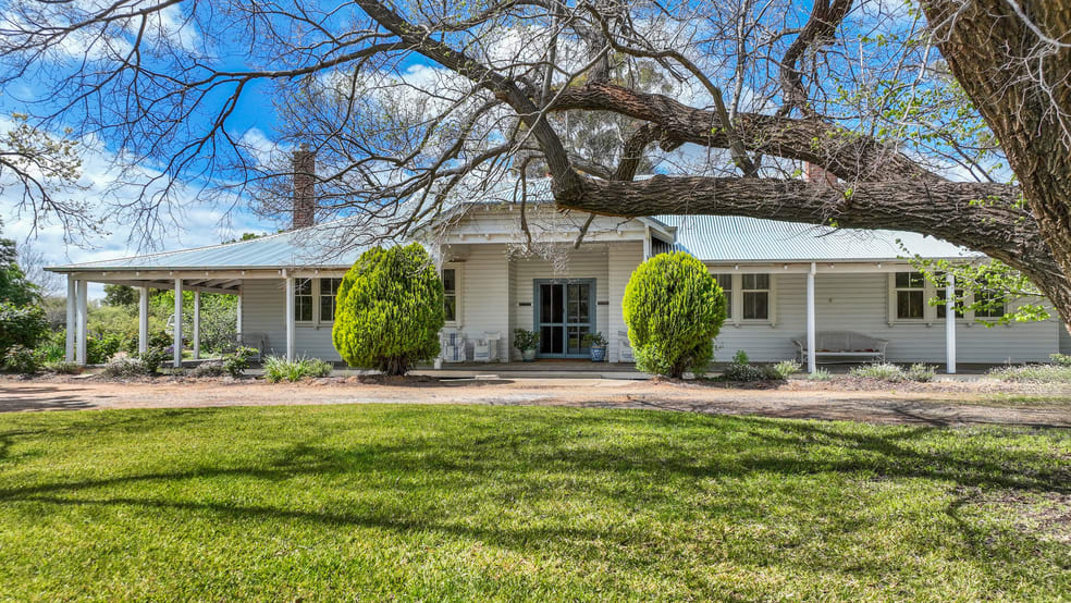 Click to view all images "Nulabor Homestead" Murrumbidgee River Road Hay NSW 2711 - Image 2