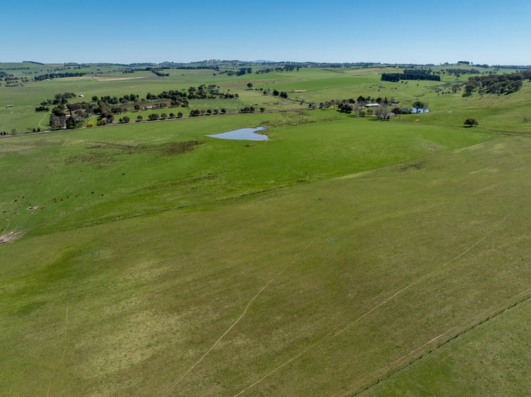 Click to view all images 3580 Mid Western Highway Blayney NSW 2799 - Image 1