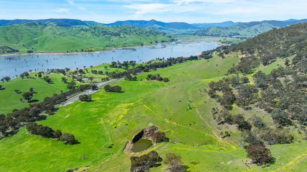 Click to view all images 'Bolga Hill' Murray Valley Highway Tallangatta VIC 3700 - Image 3