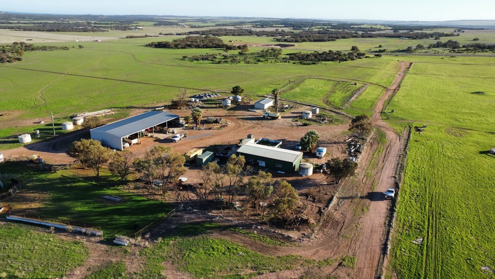 Click to view all images 123 Loxton Drive Bookara WA 6525 - Image 2