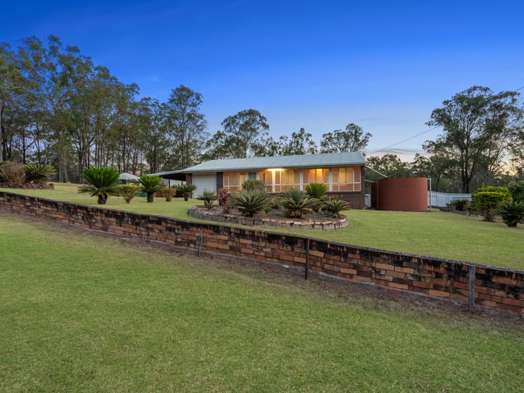 Click to view all images 97 Pioneer Road Walloon QLD 4306 - Image 1