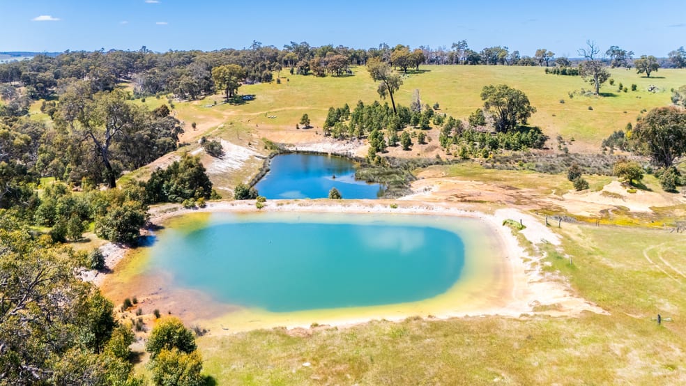 Click to view all images Gidgegannup WA 6083 - Image 3
