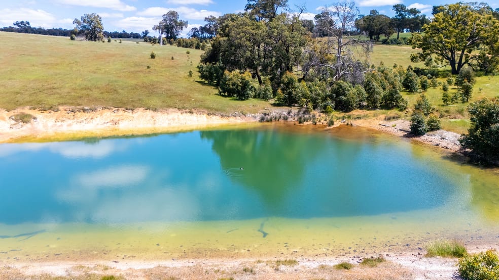 Click to view all images Gidgegannup WA 6083 - Image 2