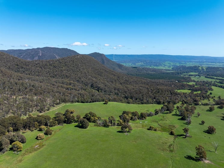 Click to view all images 682 Cathedral Lane Taggerty VIC 3714 - Image 3