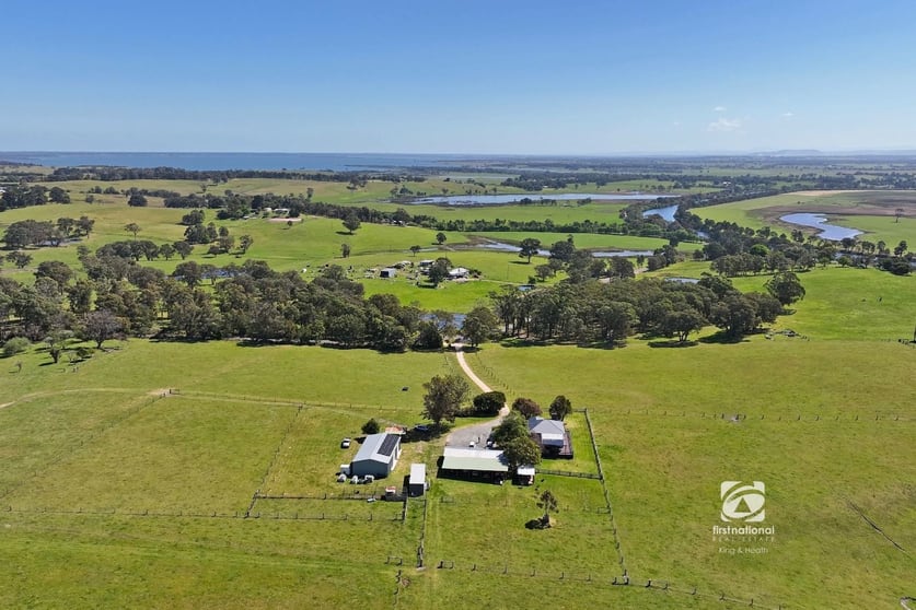 Click to view all images 75 Rosherville Road Swan Reach VIC 3903 - Image 2