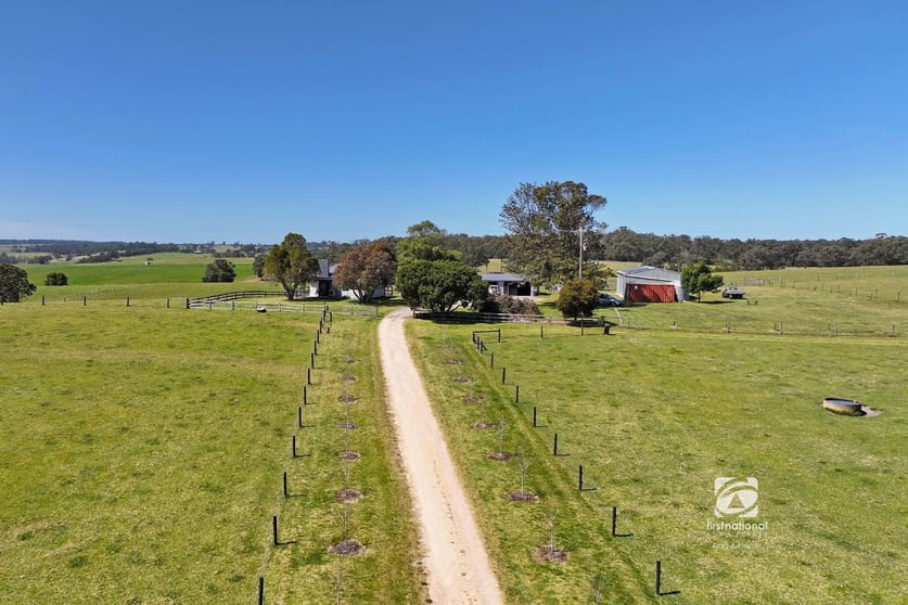 Click to view all images 75 Rosherville Road Swan Reach VIC 3903 - Image 3