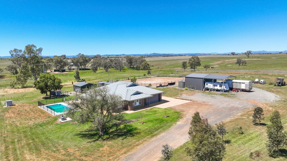 Click to view all images 97 Phillip Lane Tamworth NSW 2340 - Image 1