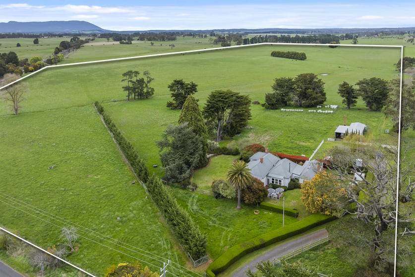 Click to view all images 164 Carlsruhe Central Road Woodend VIC 3442 - Image 3