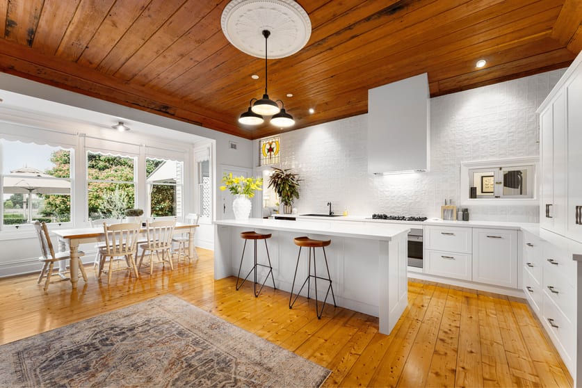 Click to view all images 164 Carlsruhe Central Road Woodend VIC 3442 - Image 2