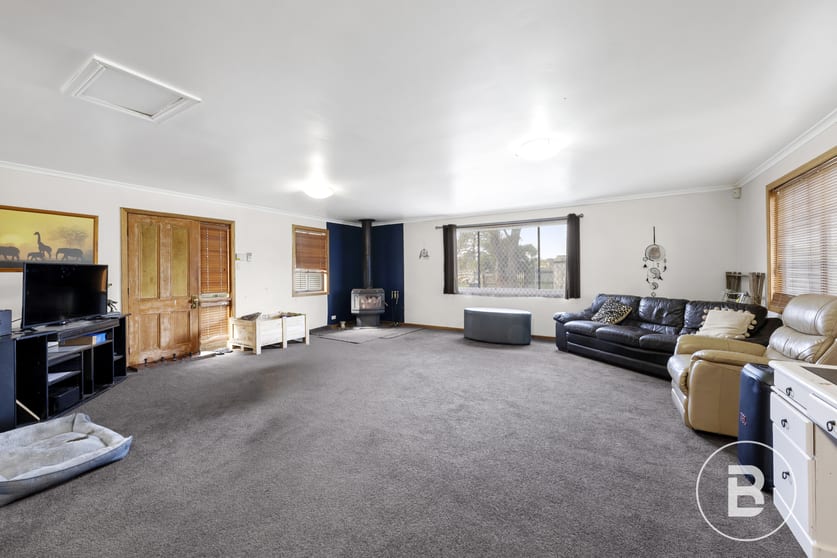 Click to view all images 21 Falkner Street Linton VIC 3360 - Image 2