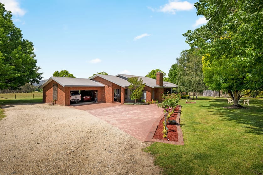Click to view all images 1672 Kiewa Valley Highway Kiewa VIC 3691 - Image 1