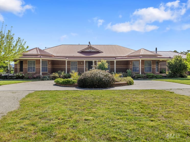 Click to view all images 20 Leongatha North Road Leongatha North VIC 3953 - Image 3