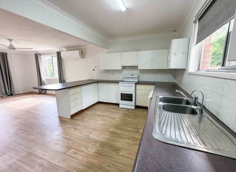 Click to view all images 271 Old Lachlan Road Hobbys Yards NSW 2795 - Image 3