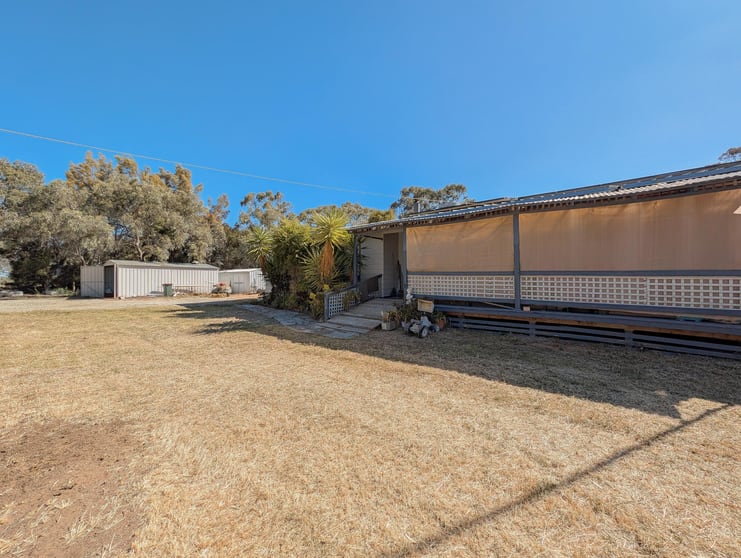 Click to view all images 188 Gale Lane Kerang VIC 3579 - Image 2