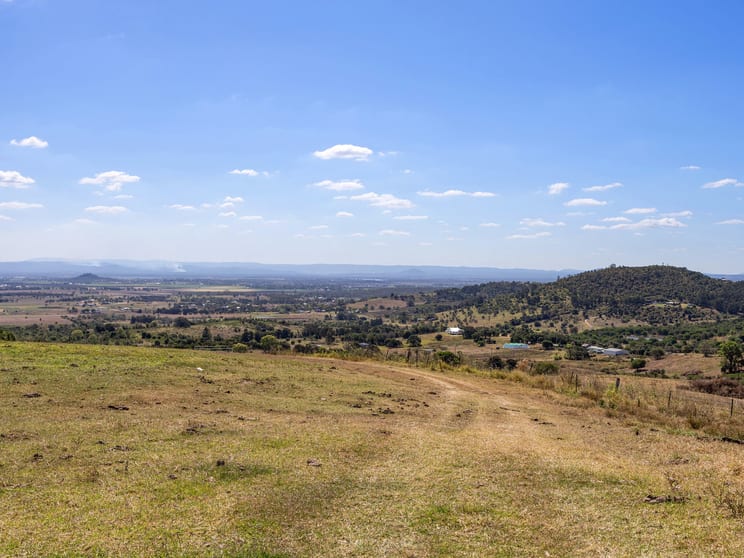 Click to view all images 229 Lukritzs Road Tarampa QLD 4311 - Image 3
