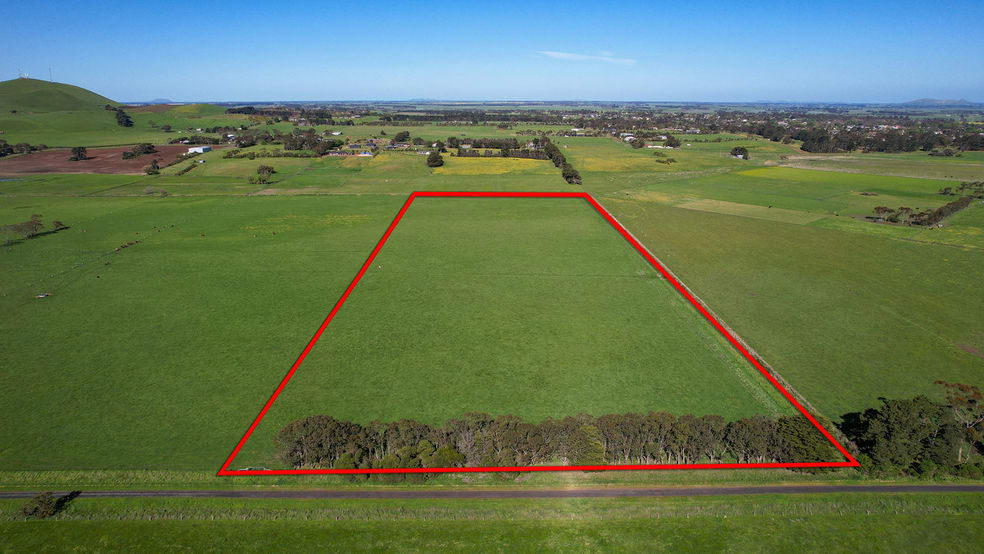 Click to view all images Holdsworths Lane Mortlake VIC 3272 - Image 1