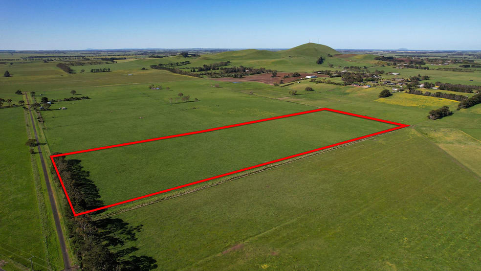 Click to view all images Holdsworths Lane Mortlake VIC 3272 - Image 2