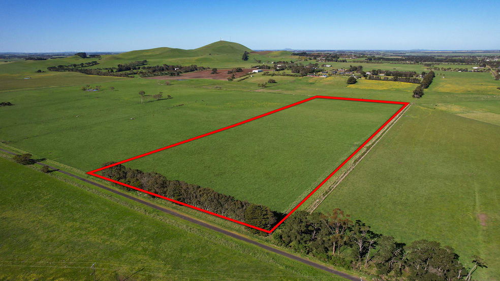 Click to view all images Holdsworths Lane Mortlake VIC 3272 - Image 3