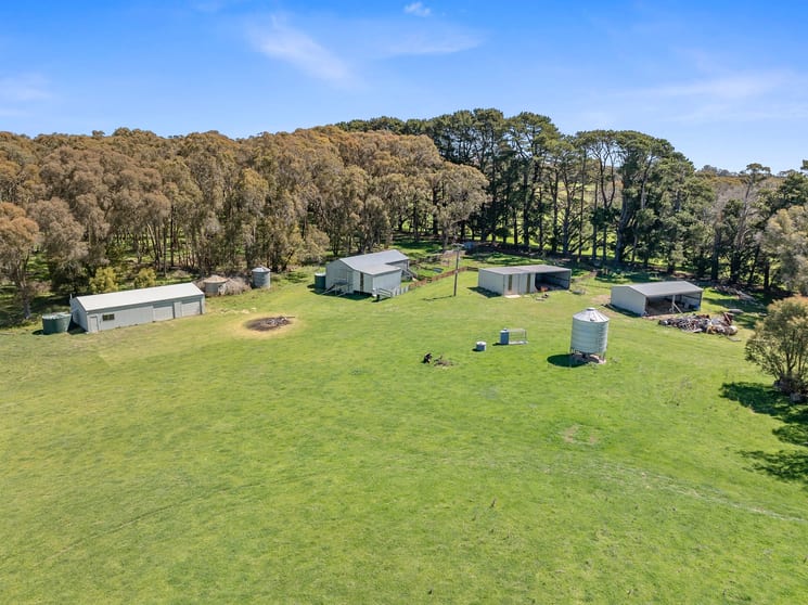 Click to view all images 112 Old Binda Road Crookwell NSW 2583 - Image 2