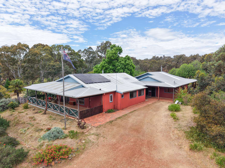 Click to view all images 59 Williams Street Boyup Brook WA 6244 - Image 3