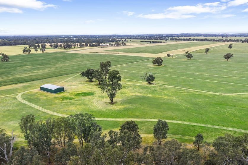 Click to view all images . River Road Elmore VIC 3558 - Image 2