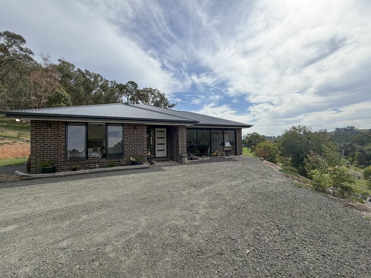 Click to view all images 14 Bluegum Crescent Bonnie Doon VIC 3720 - Image 3