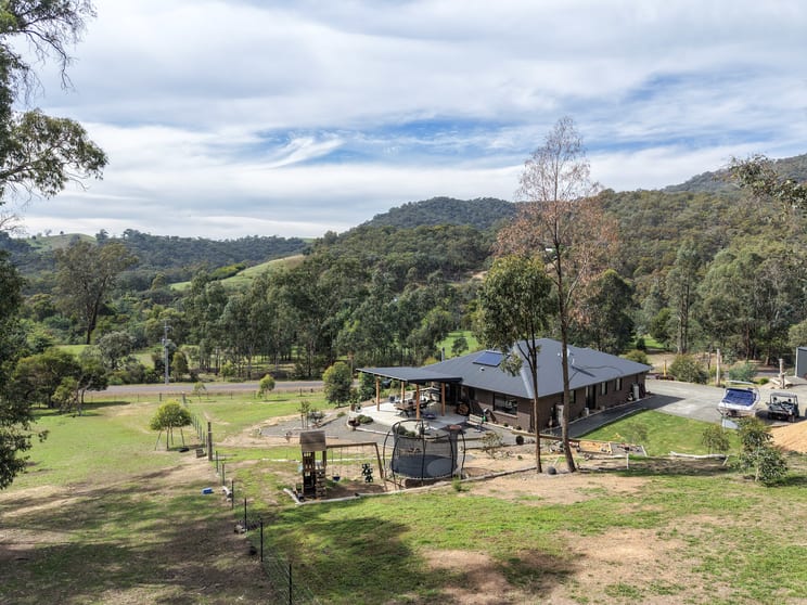 Click to view all images 14 Bluegum Crescent Bonnie Doon VIC 3720 - Image 1