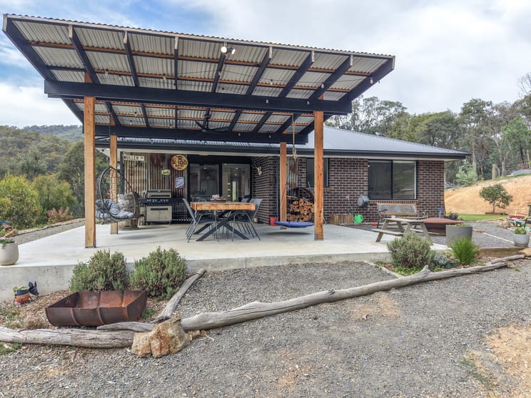 Click to view all images 14 Bluegum Crescent Bonnie Doon VIC 3720 - Image 2