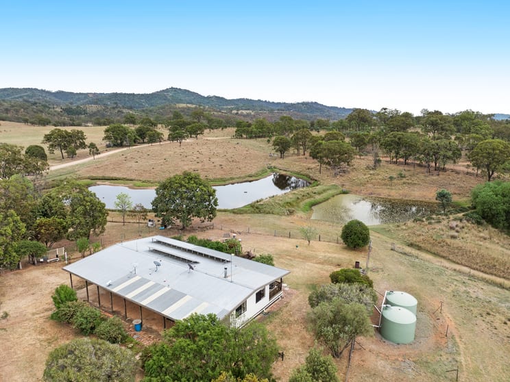 Click to view all images 1325 Connolly Dam Road Silverwood QLD 4370 - Image 1