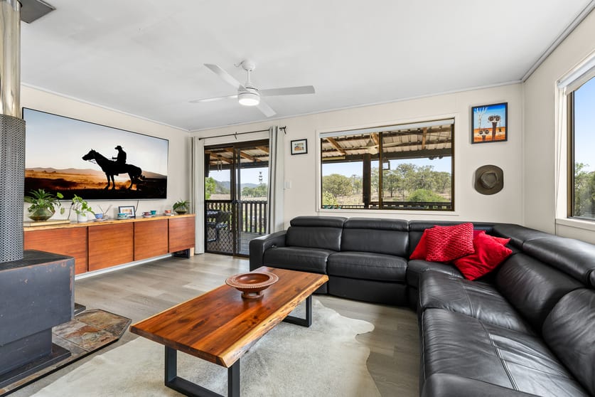 Click to view all images 1325 Connolly Dam Road Silverwood QLD 4370 - Image 3